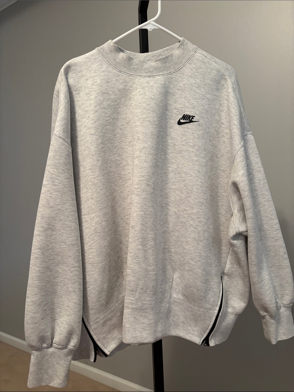 WOMEN’S NIKE TECH SWEATSHIRT